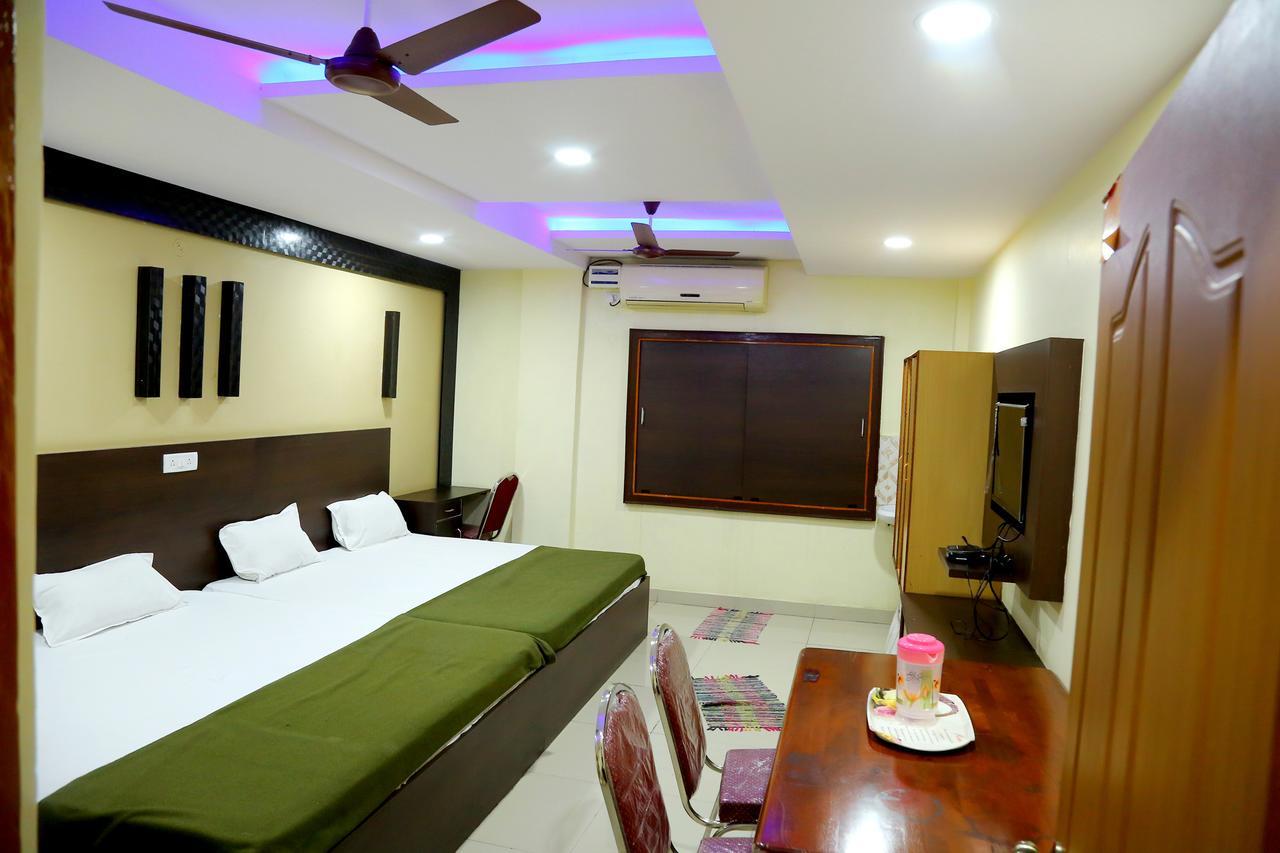Divya Lodge Hyderabad Exterior photo