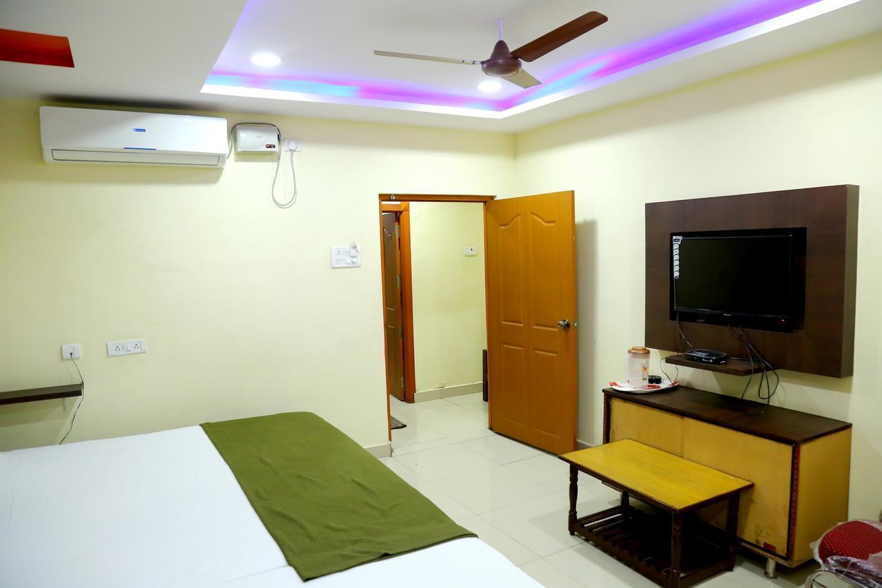 Divya Lodge Hyderabad Exterior photo