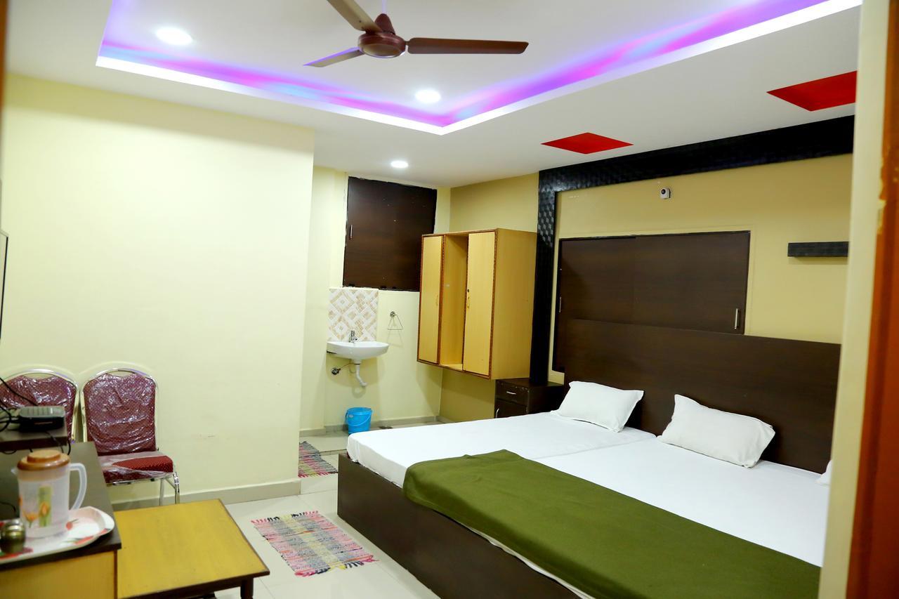 Divya Lodge Hyderabad Exterior photo