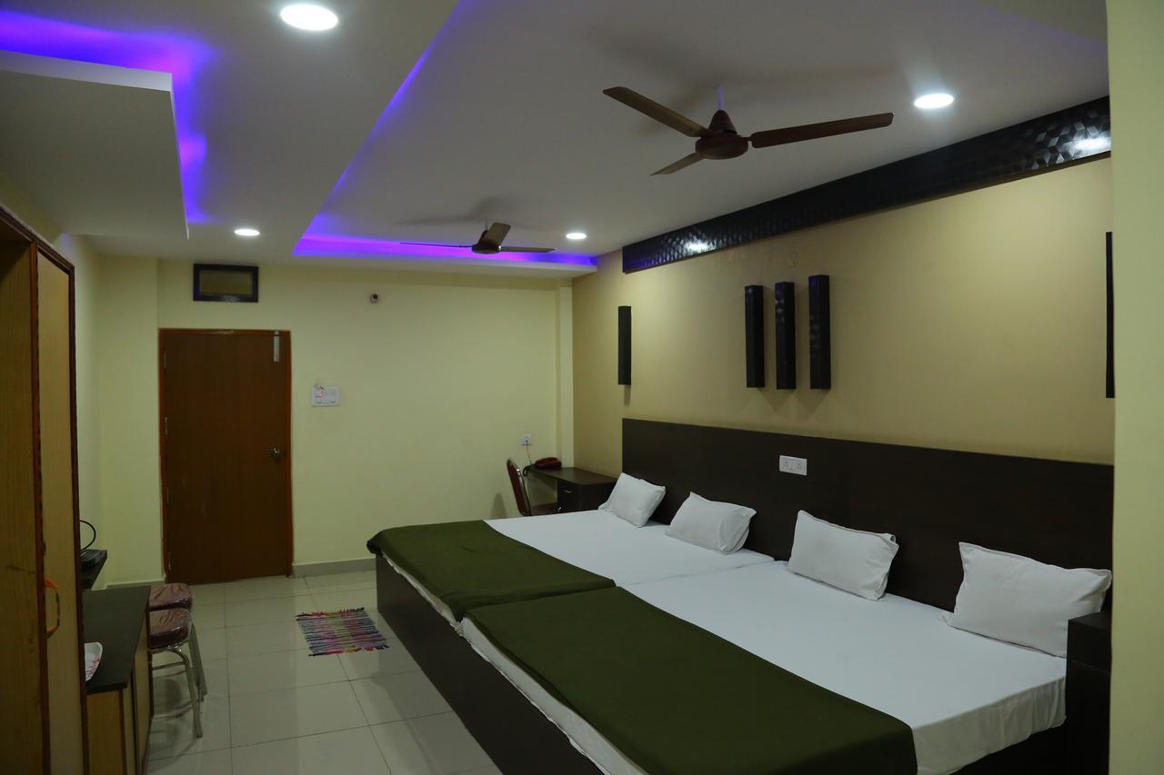 Divya Lodge Hyderabad Exterior photo