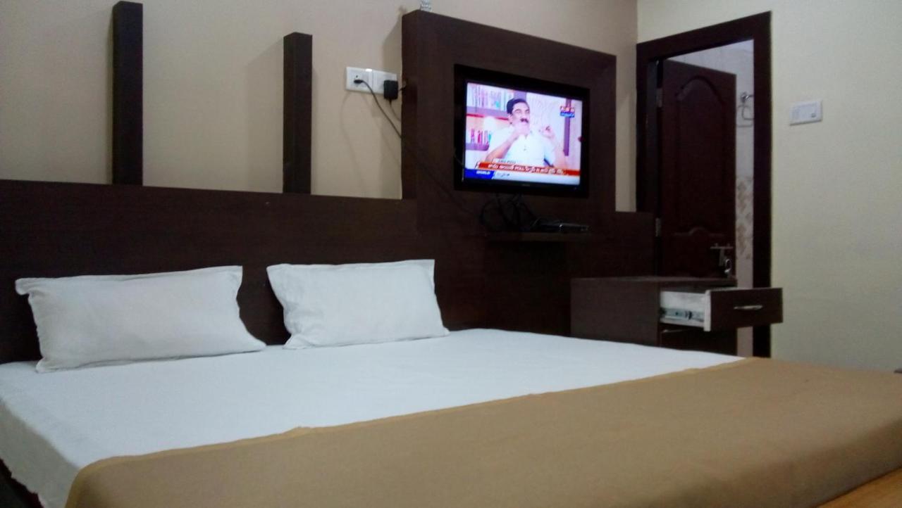 Divya Lodge Hyderabad Exterior photo